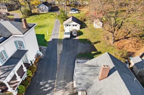 54 Main St, Clinton NJ 08809-1250 exterior