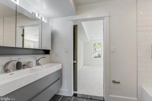 907 Gilbert Rd, Rockville MD  20851-1315 exterior