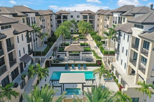 1035 3rd Ave, Naples FL 34102-5813 exterior