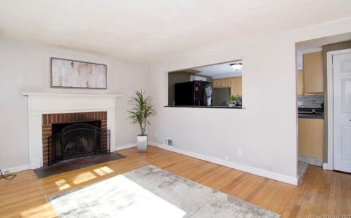 3 Colony Rd, Enfield CT 06082-2438 exterior