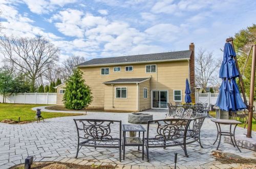 12 Attridge Ct, Huntington Station NY 11747-1803 exterior