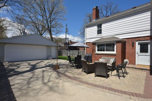 185 87 St, Milwaukee WI 53227-1717 exterior