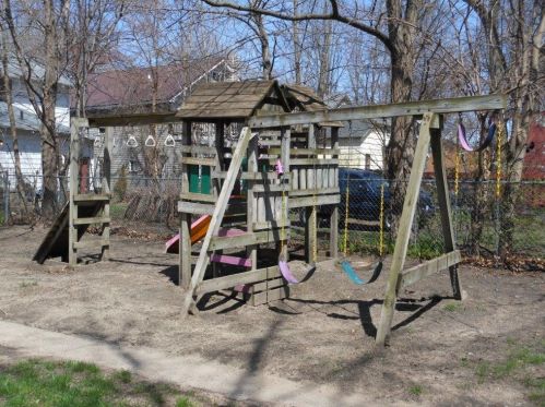 765 Larch Ave, Meskegon MI 49441-2319 exterior