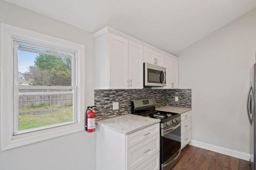 170 Memorial Pkwy, Atlantic Highlands NJ  07716-1655 exterior