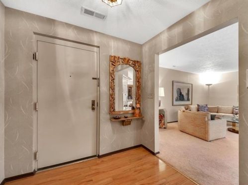 7419 Lighthouse Pt, Pittsburgh, PA 15221-2553