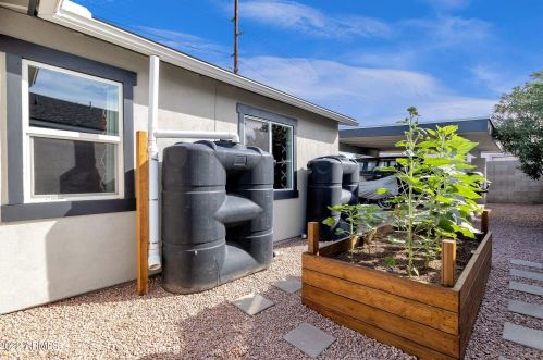 2545 15 St, Phoenix AZ 85040-1303 exterior