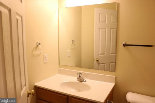 204 Walnut St, Hanover PA 17331-2534 exterior