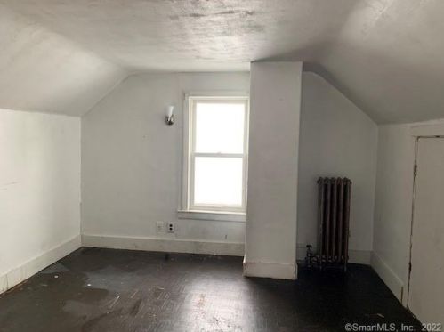 28 New King St, Enfield CT 06082-3527 exterior