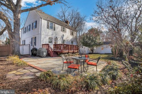 1612 Oakcrest Dr, Alexandria VA 22302-2337 exterior