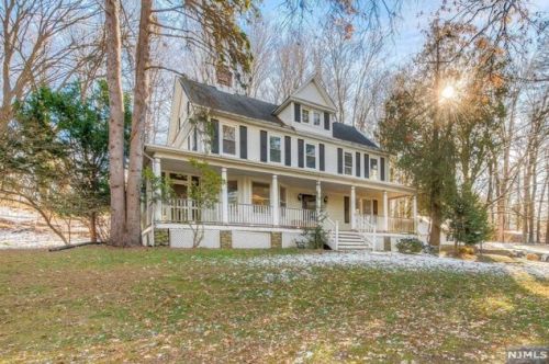 296 Saddle River Rd, Upper Saddle River NJ  07458-2108 exterior