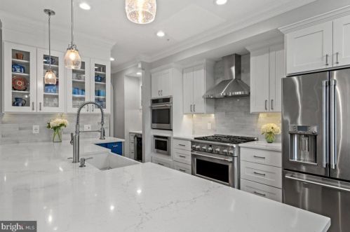 1544 Hampton Hill Cir, Mc Lean VA  22101-6021 exterior