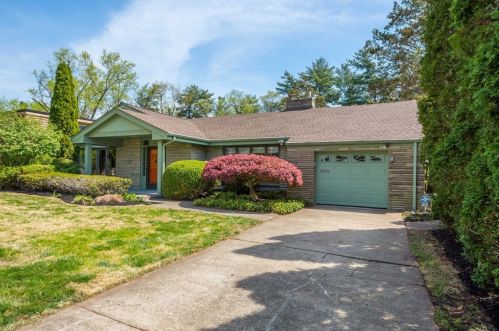 1243 Pinewood Dr, Pittsburgh PA  15243-1811 exterior