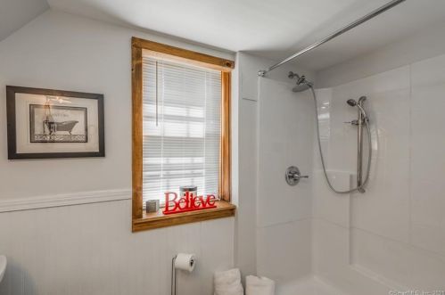 211 Frst St, Hartford CT 06118-2349 exterior