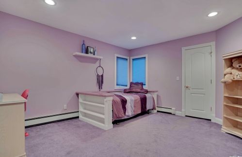 42 Clayton Dr, Huntington Station NY 11746-5503 exterior