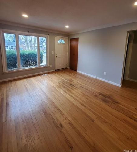 5424 Mayfair St, Dearborn Heights MI  48125-3001 exterior