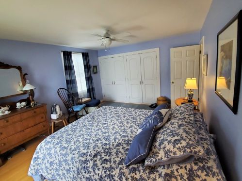 3031 Jarlath St, Chicago IL 60645-1127 exterior