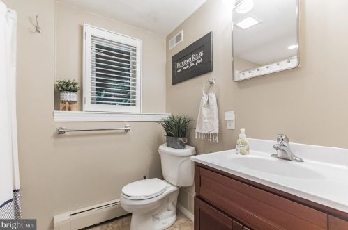 7 Devon Ln, Media PA 19063-4408 exterior