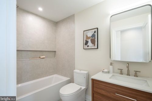 516 21 St, Philadelphia PA 19130-1401 exterior