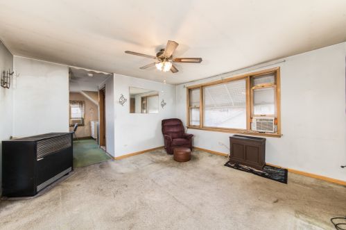 4815 Moody Ave, Chicago IL 60630-2909 exterior