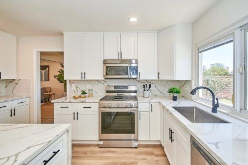 17522 Medford Ave, Tustin CA  92780-1922 exterior