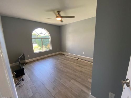 813 101st Ave, Naples, FL 34108-3208