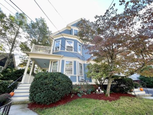 21 Elton St, Providence RI  02906-4105 exterior