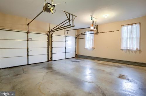 2005 Chapel Frg Dr, Lancaster PA 17601-1654 exterior