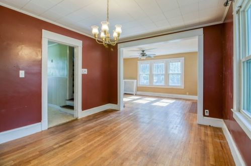 166 Nelson St, West Springfield MA  01089-3043 exterior