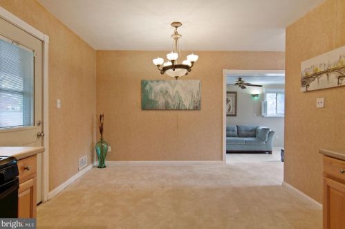 6662 Kings Hwy, Alexandria VA 22306-1506 exterior