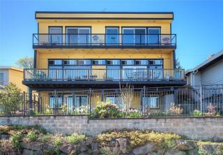 5446 40th Ave, Seattle WA  98199-1033 exterior