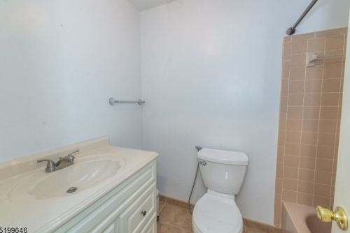 24 Trafalgar Ct, Hackettstown NJ 07840-4241 exterior