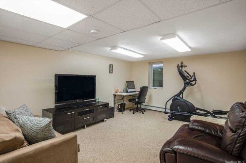 1 Millet St, Huntington Station NY 11746-8021 exterior