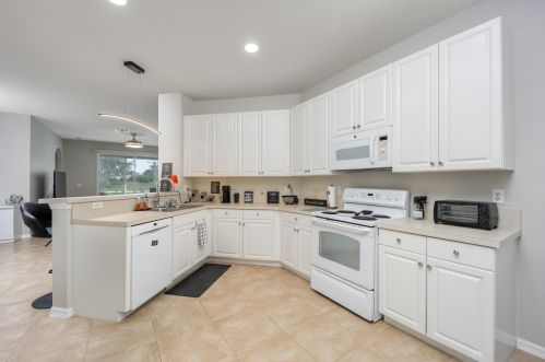 10102 Chadwick Dr, Fort Pierce FL  34987-2420 exterior