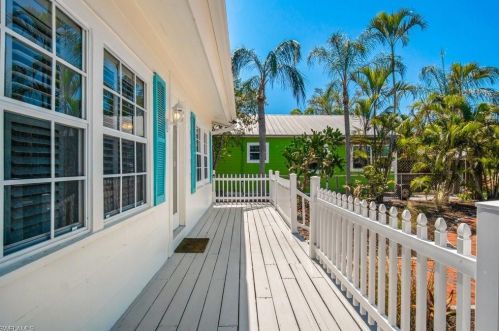 1012 Rdg St, Naples FL 34103-4223 exterior