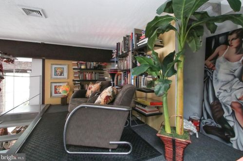 1225 6 St, Philadelphia PA 19147-4828 exterior