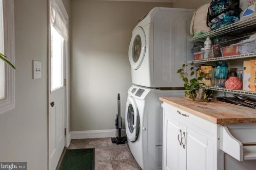 565 Martin St, Philadelphia PA  19128-1620 exterior