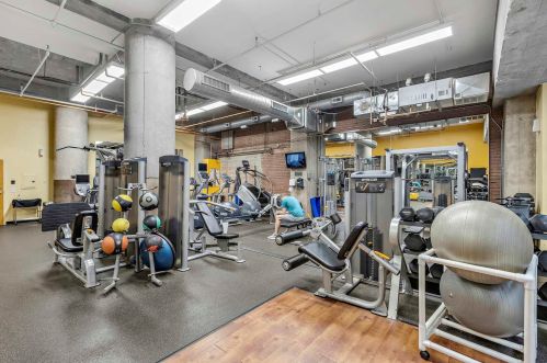 360 Illinois St, Chicago IL 60654-3658 exterior