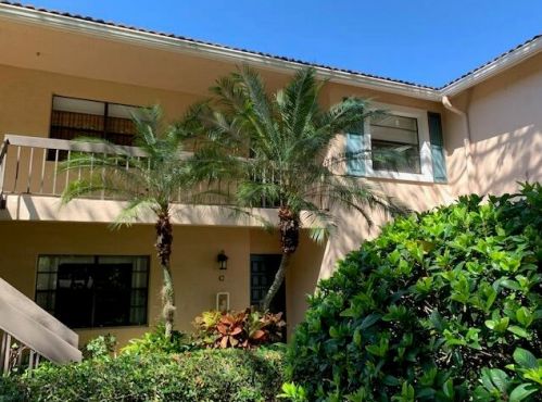 35 Southport Ln, Boynton Beach FL 33436-6428 exterior