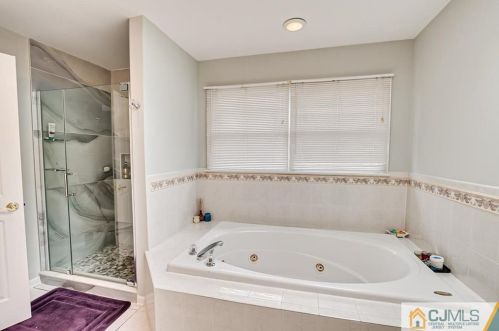 16 Sonia Ct, Edison NJ 08820-4443 exterior