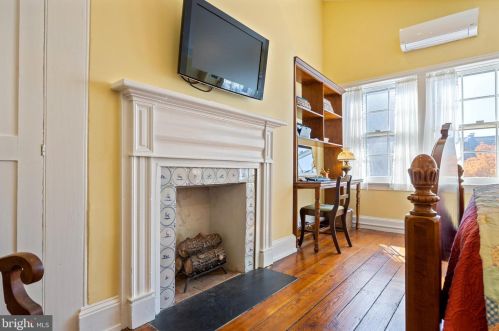 1016 Clinton St, Philadelphia PA 19107-6017 exterior