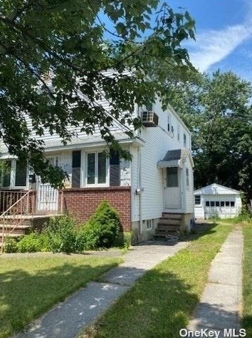 140 Arlington Ave, Valley Stream, NY 11580-3043