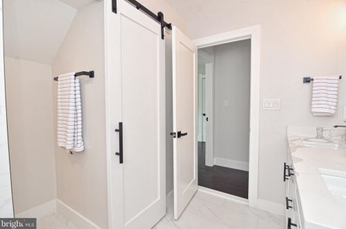 2911 17th St, Washington DC  20018-1825 exterior