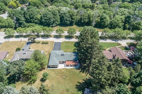 2569 Root Riv Pkwy, Milwaukee WI 53227-1849 exterior