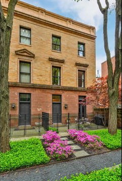 1500 Astor St, Chicago, IL 60610-1635