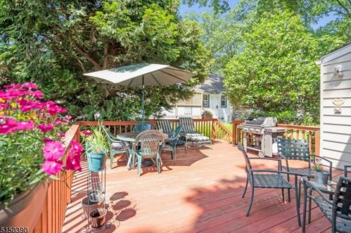 85 Upper Rainbow Trl, Parsippany NJ 07834-3320 exterior