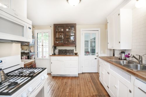 832 Elmwood St, Kalamazoo MI 49007-3236 exterior