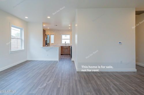 2801 10 St, Phoenix AZ 85086-0929 exterior