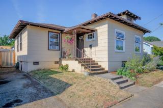 214 Shaver St, Portland OR  97212-1059 exterior