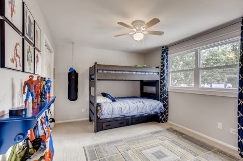 366 Commonwealth Ln, Elmhurst IL 60126-4918 exterior