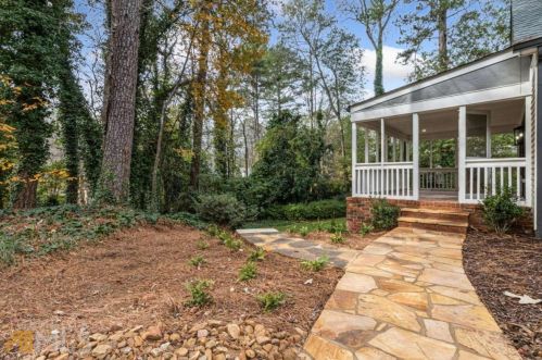 6160 Heards Creek Dr, Atlanta GA  30328-3635 exterior